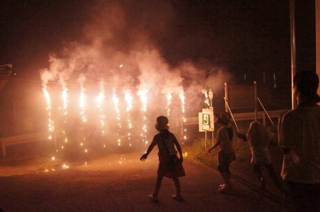 水難・疫病を除ける伝統の火振り！令和６年度芳友町の万燈祭り